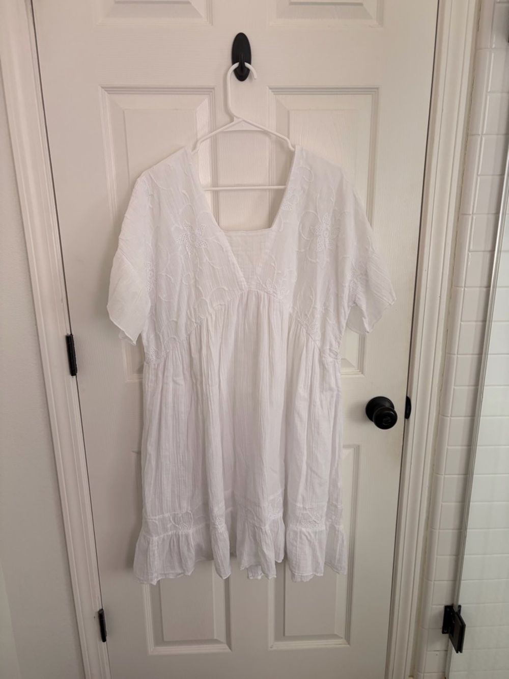 Kaktus White Cotton beach cover-up with Subtle Lace Trim